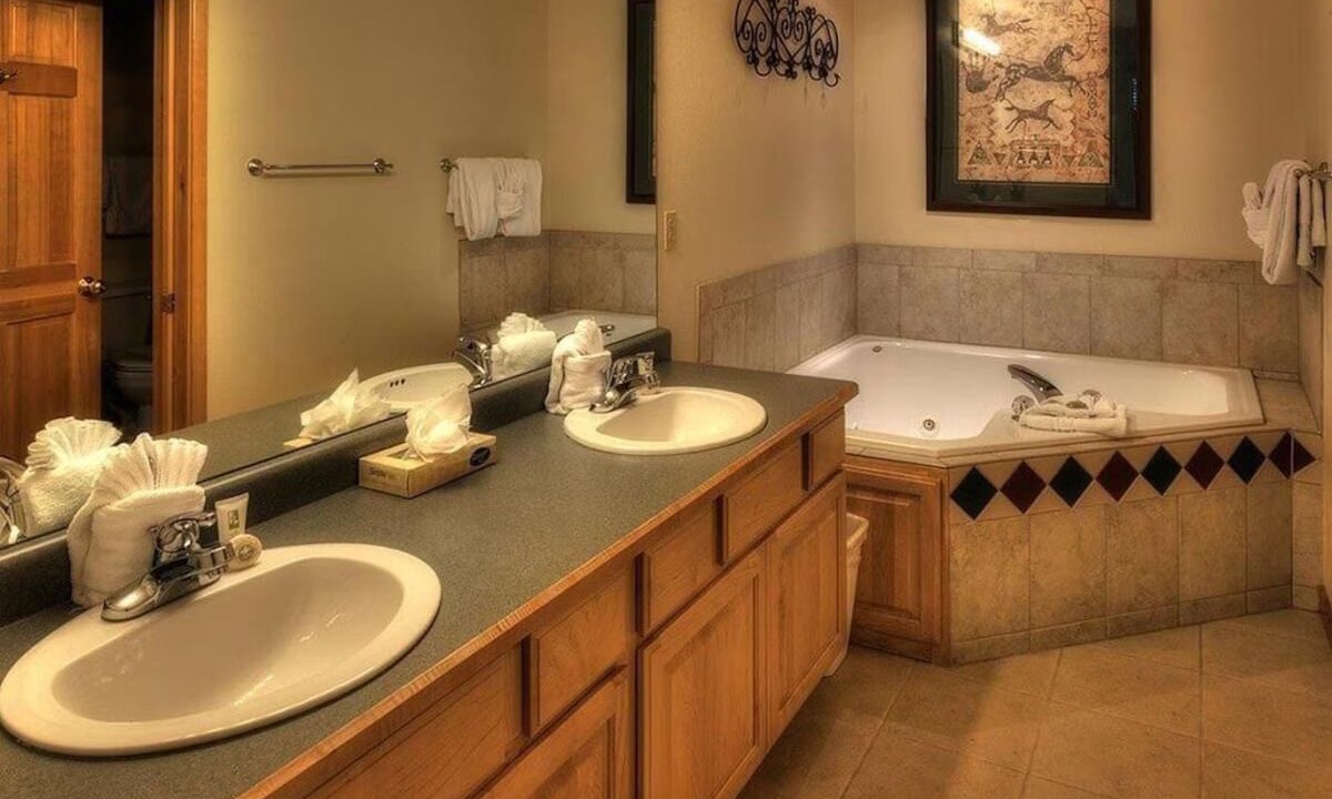Photo of Bathroom in Peak 9