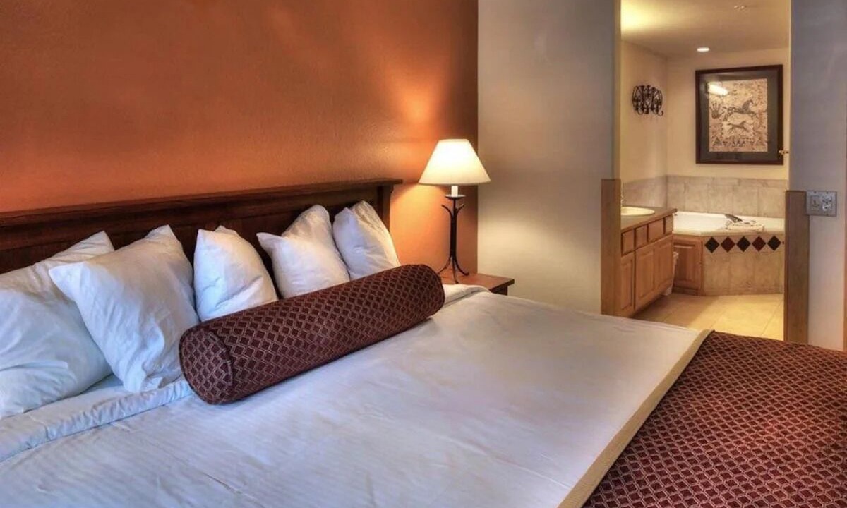 Photo of Bedroom in Peak 9