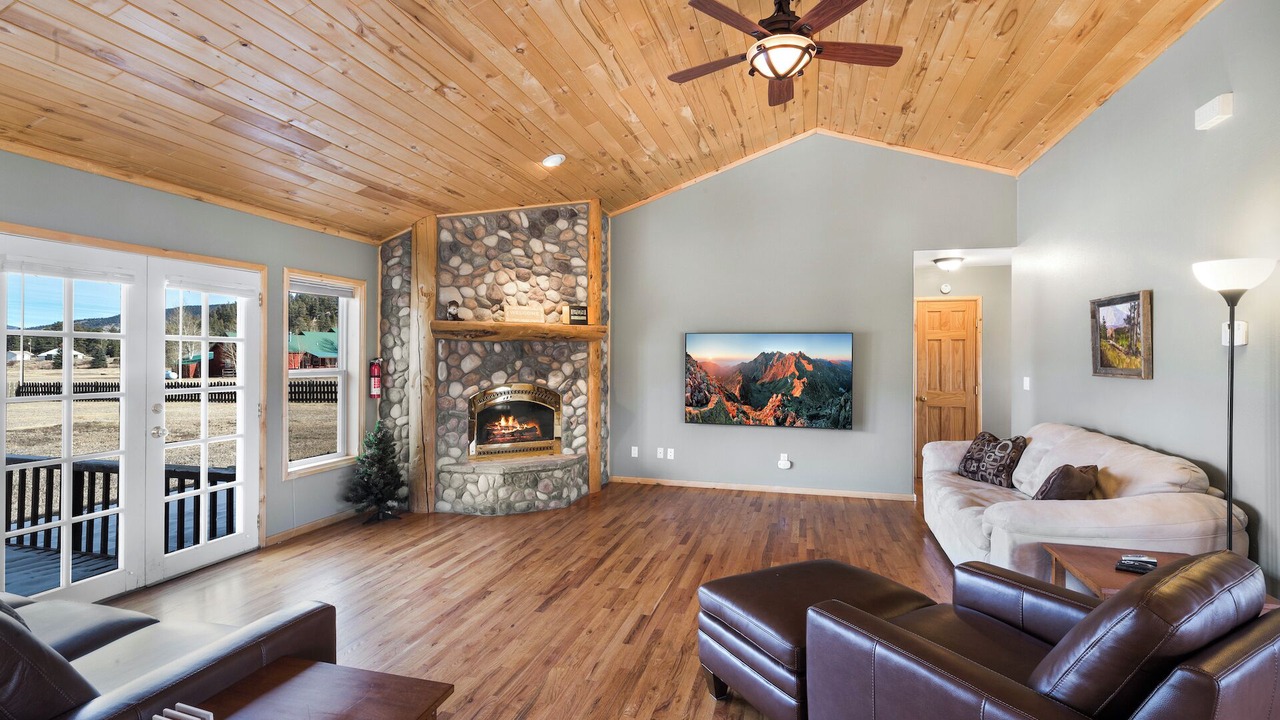 Photo of Livingroom in South Fork