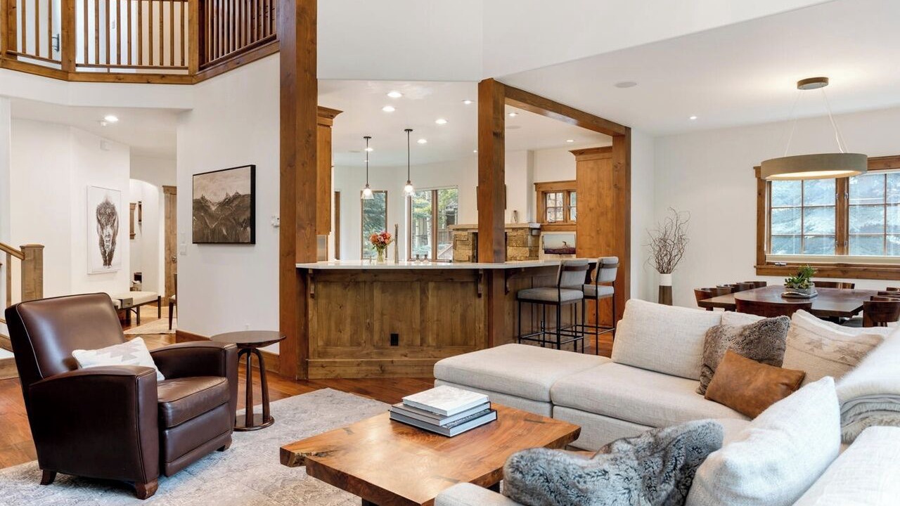 Photo of Livingroom in Edwards