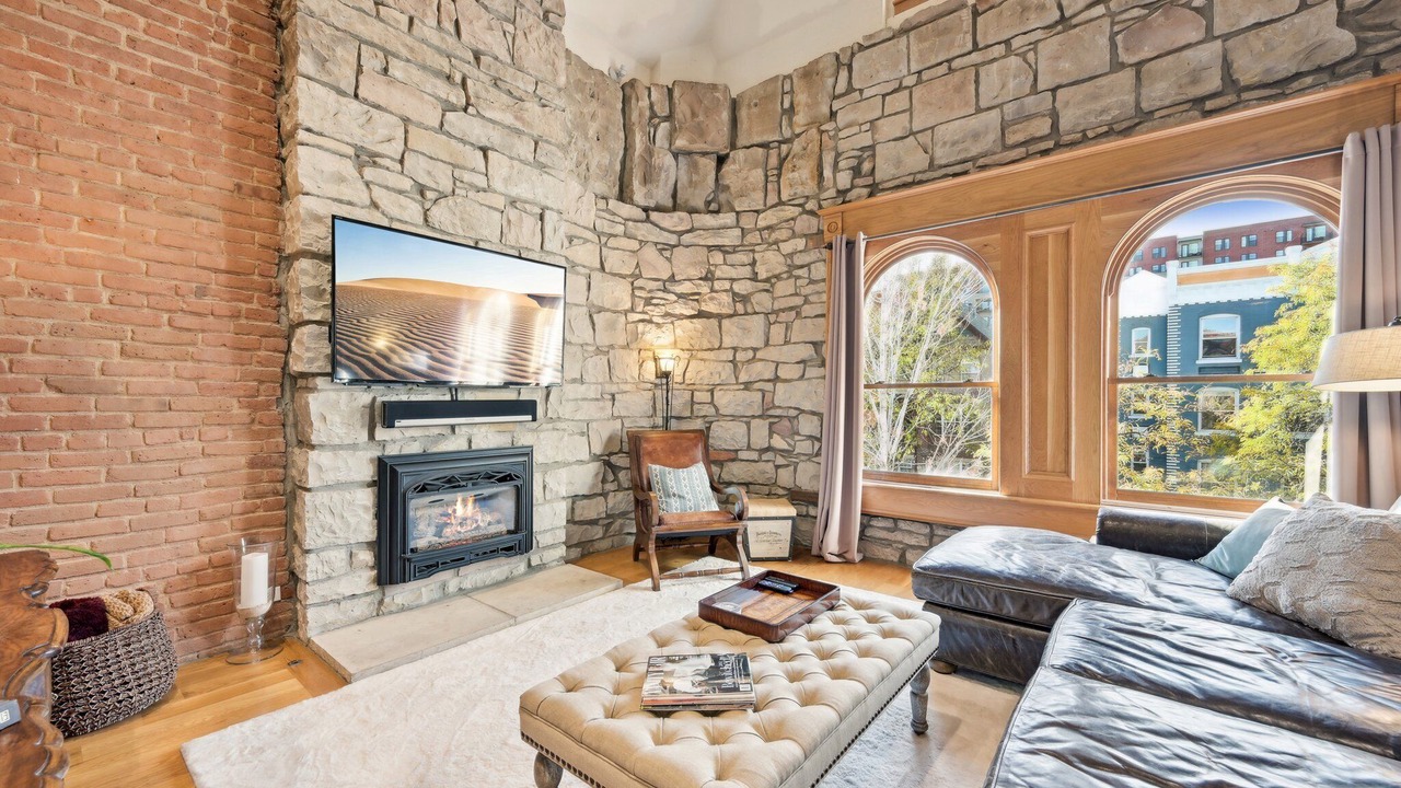 Photo of Livingroom in Uptown