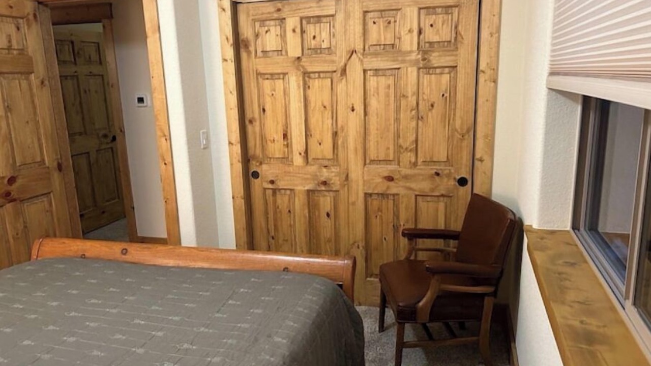 Photo of Bedroom in Pine