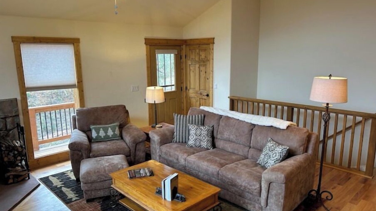 Photo of Livingroom in Pine