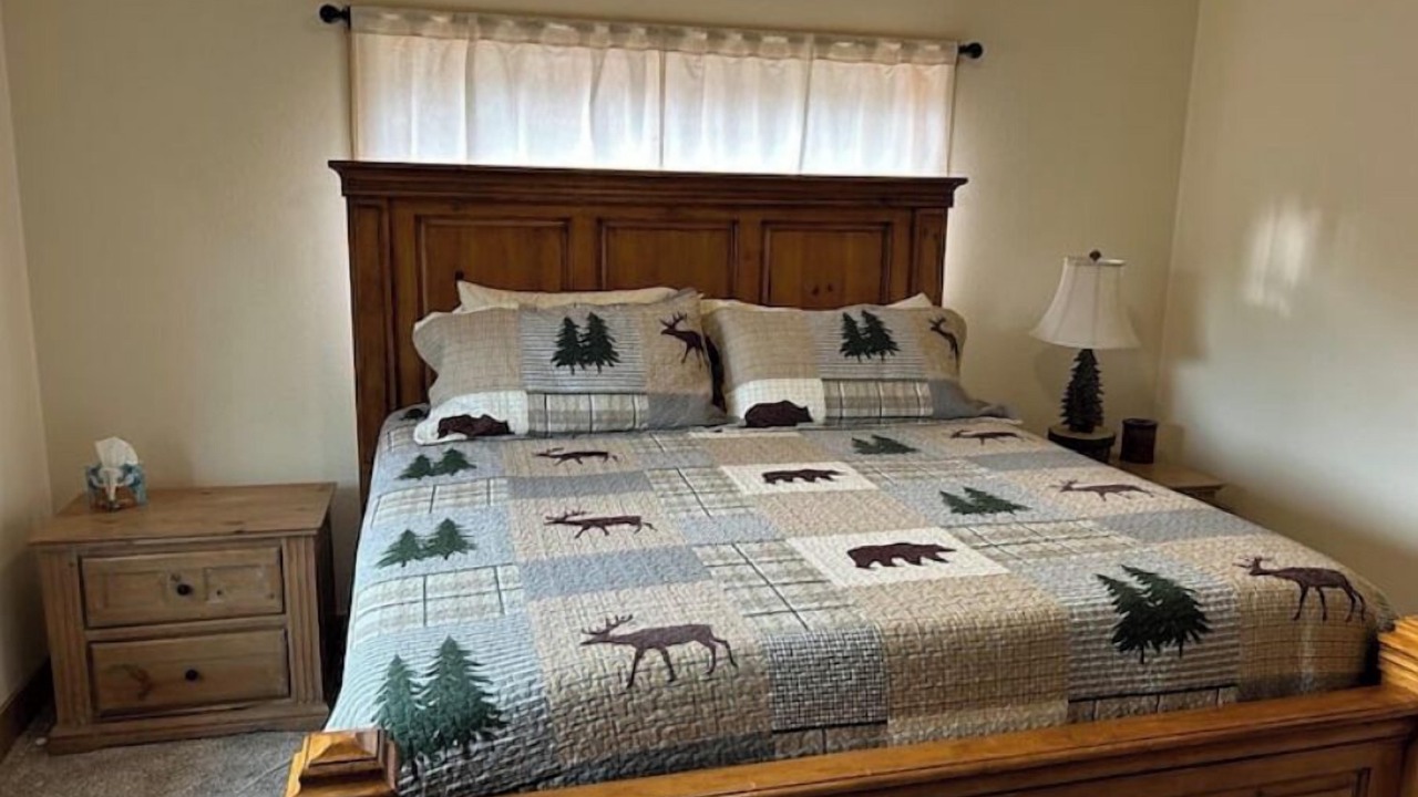 Photo of Bedroom in Pine