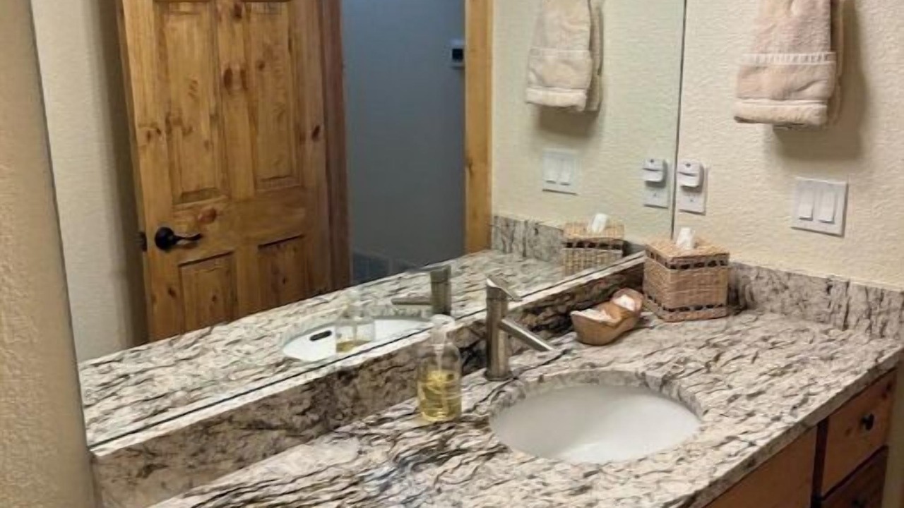 Photo of Bathroom in Pine