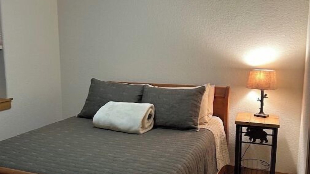 Photo of Bedroom in Pine
