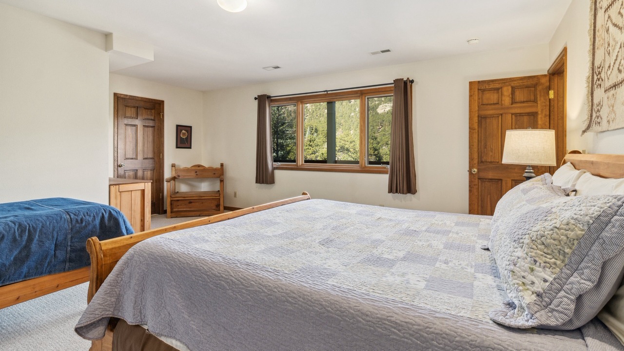 Photo of Bedroom in Aspen Brook