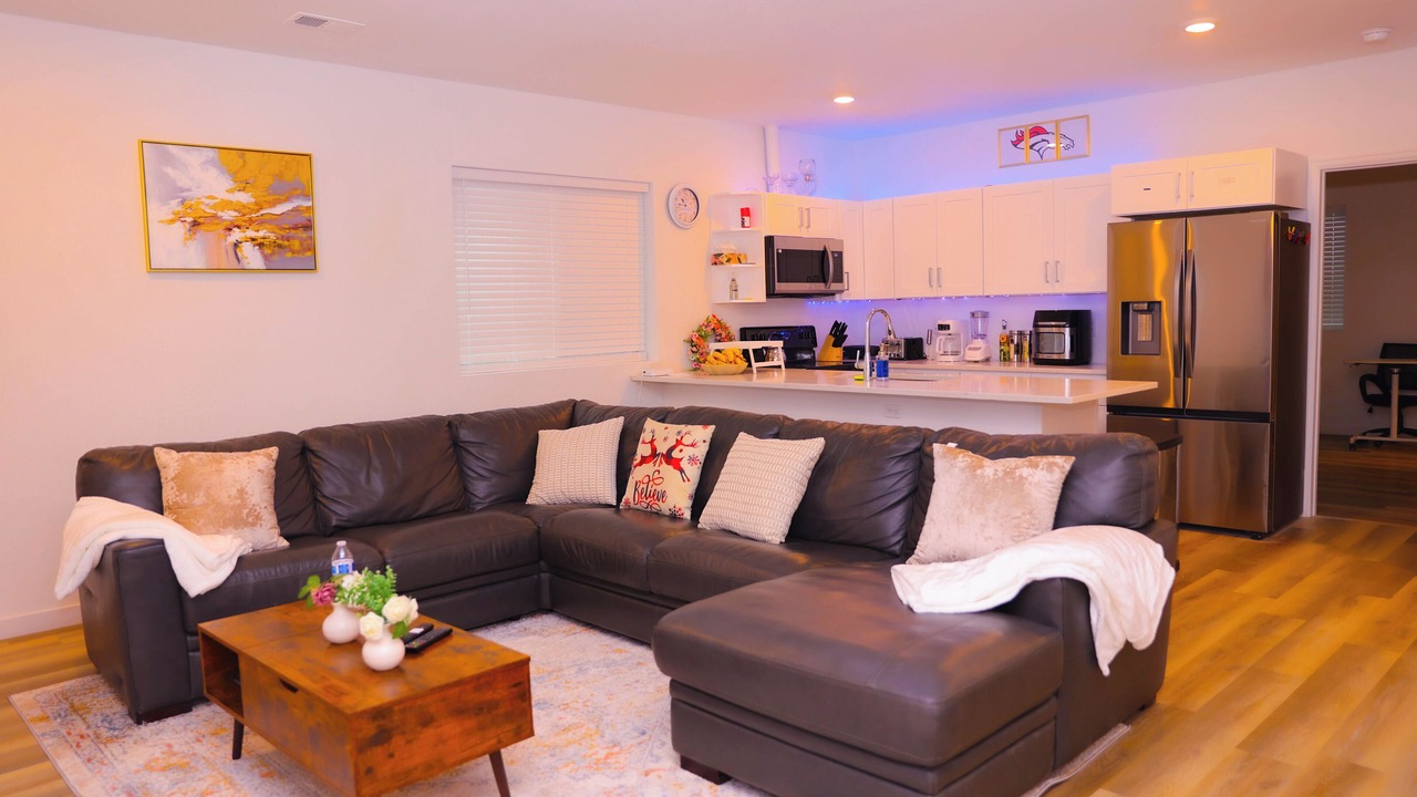 Photo of Livingroom in Aurora