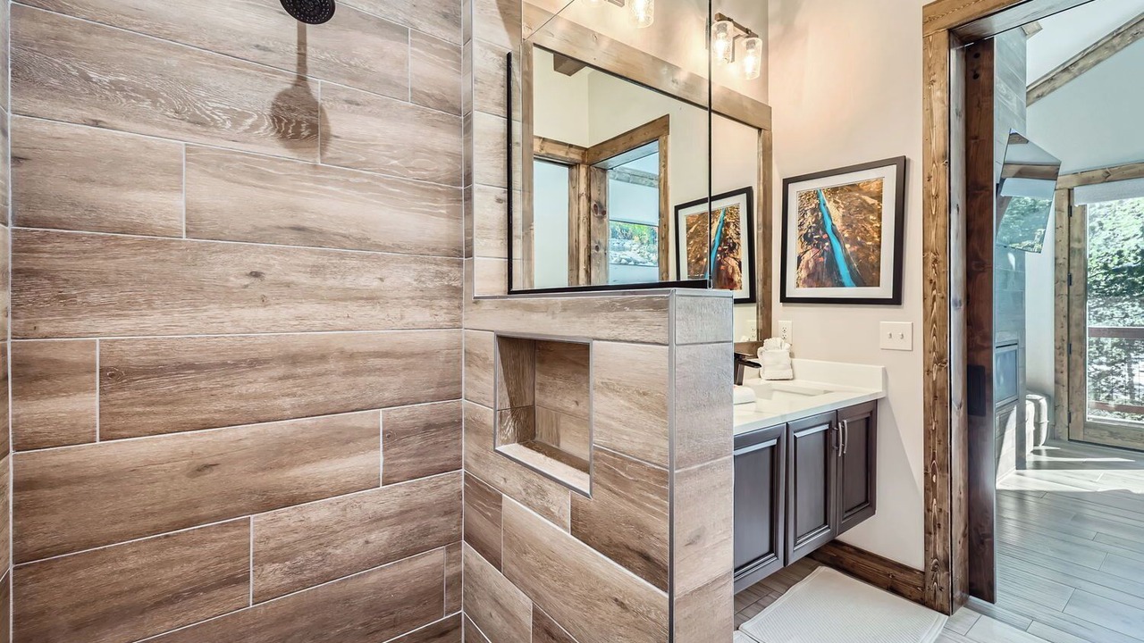 Photo of Bathroom in Lakeside Village