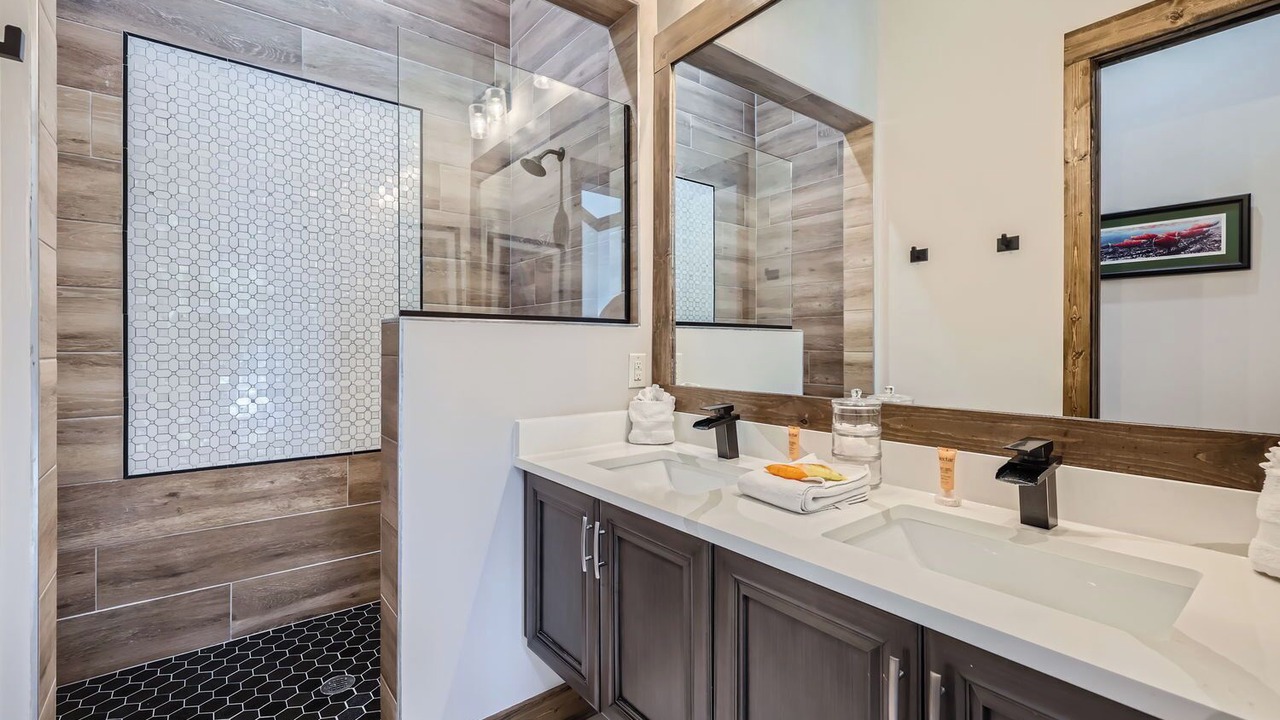 Photo of Bathroom in Lakeside Village