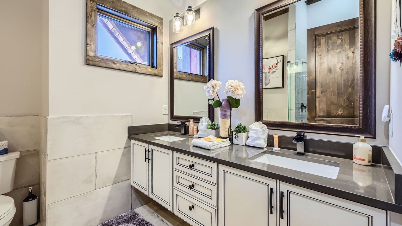 Photo of Bathroom in Lakeside Village