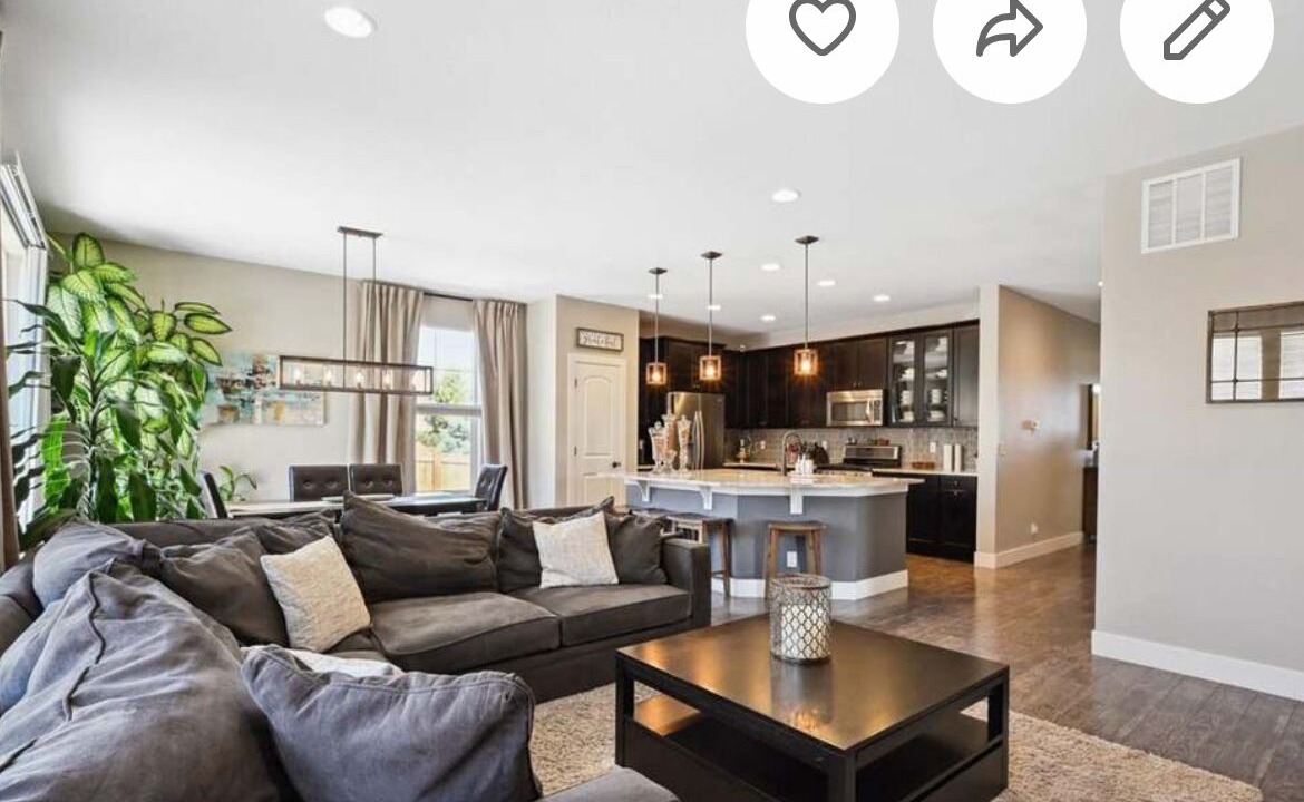 Photo of Livingroom in Aurora