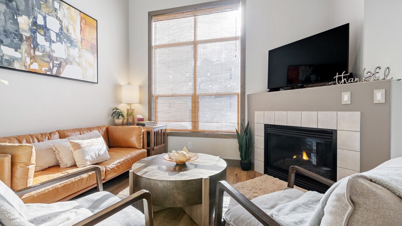 Photo of Livingroom in Edwards