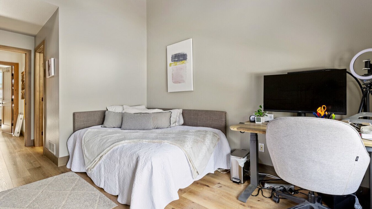 Photo of Bedroom in Edwards