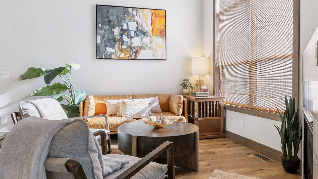 Photo of Livingroom in Edwards