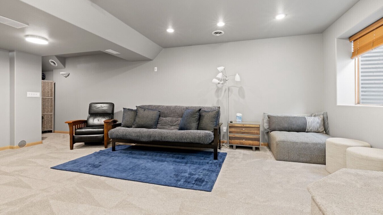 Photo of Livingroom in Edwards