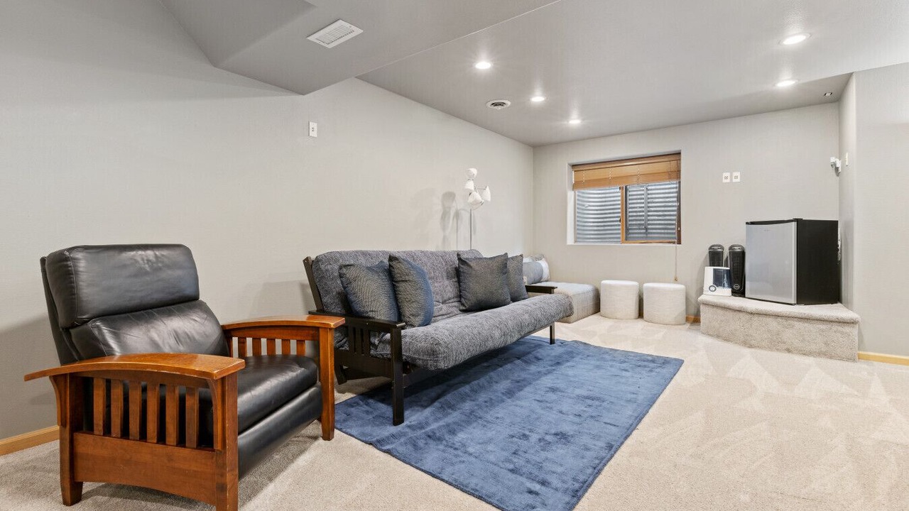 Photo of Livingroom in Edwards