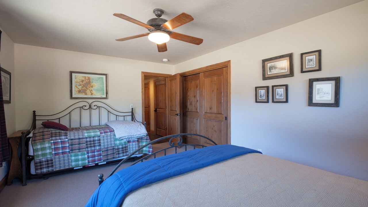 Photo of Bedroom in Pine