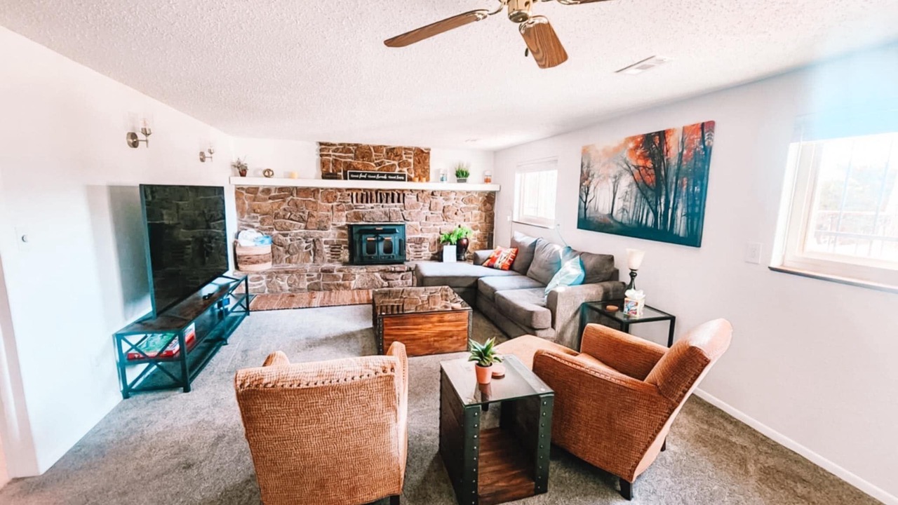Photo of Livingroom in Security-Widefield