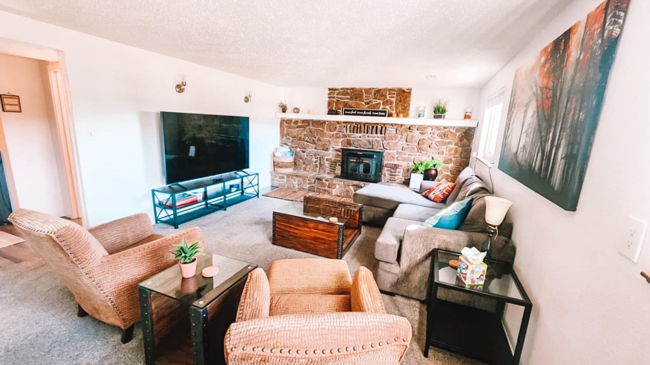 Photo of Livingroom in Security-Widefield