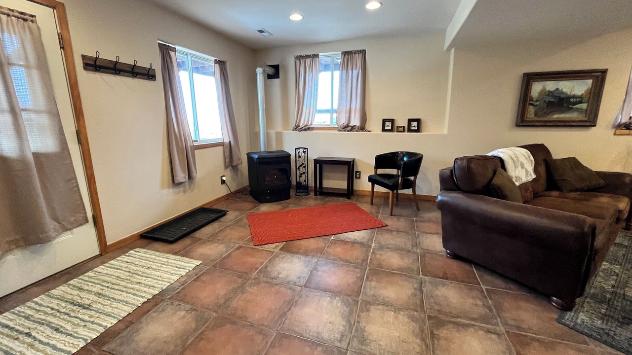 Photo of Bedroom in Drake