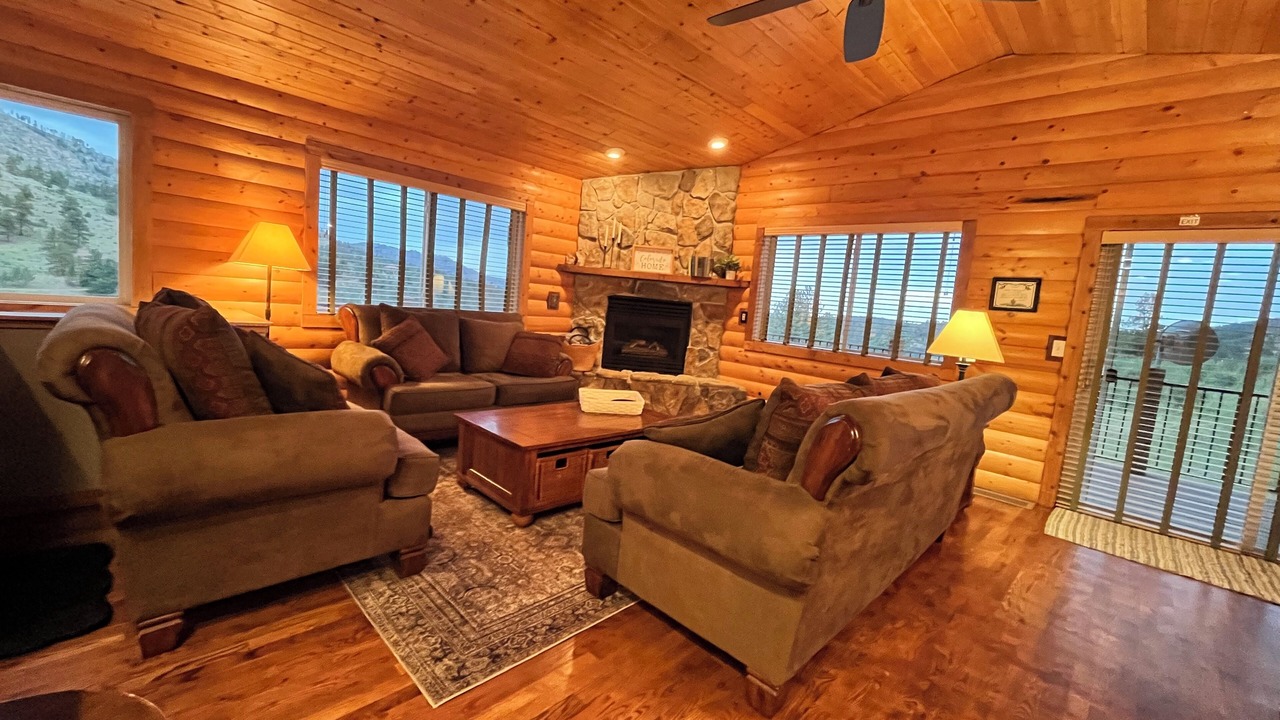 Photo of Livingroom in Drake