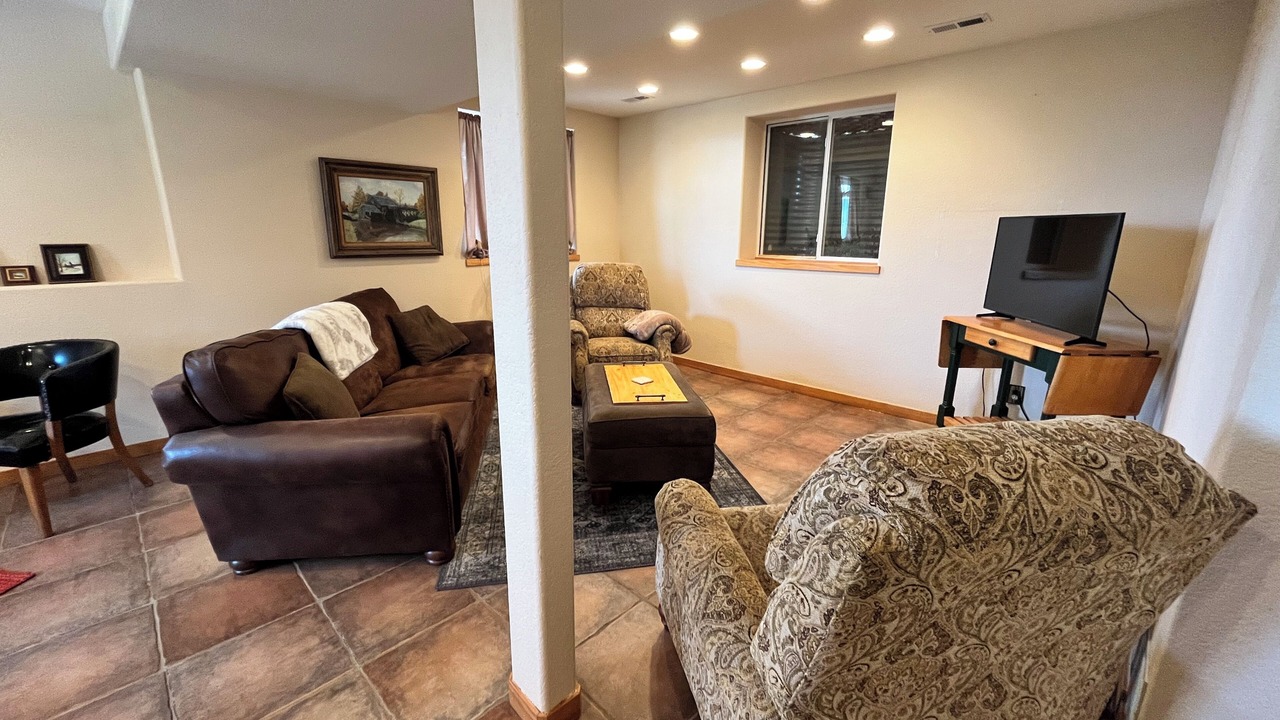 Photo of Bedroom in Drake