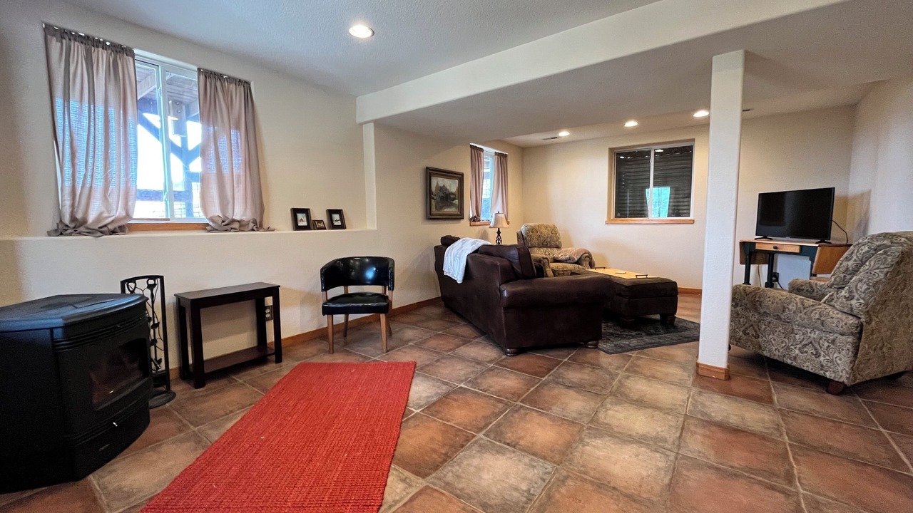 Photo of Bedroom in Drake