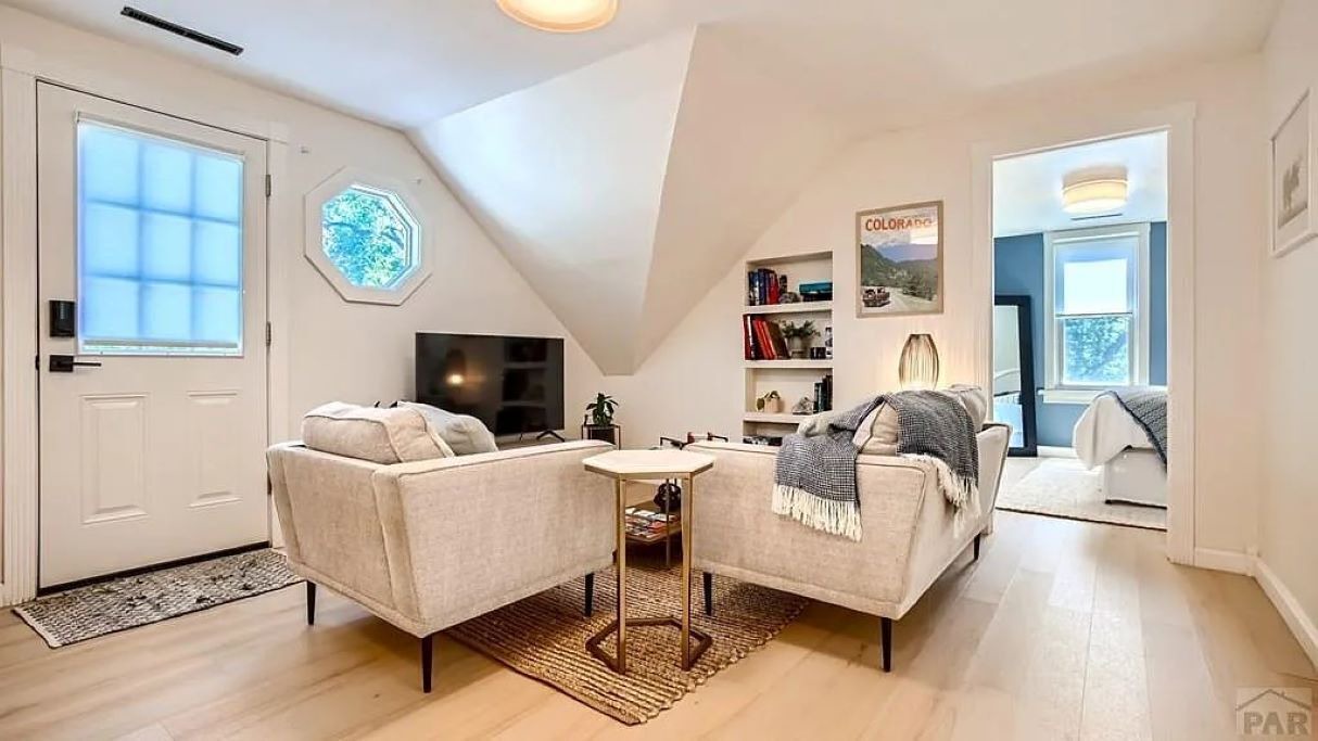 Photo of Livingroom in Pleasant Valley