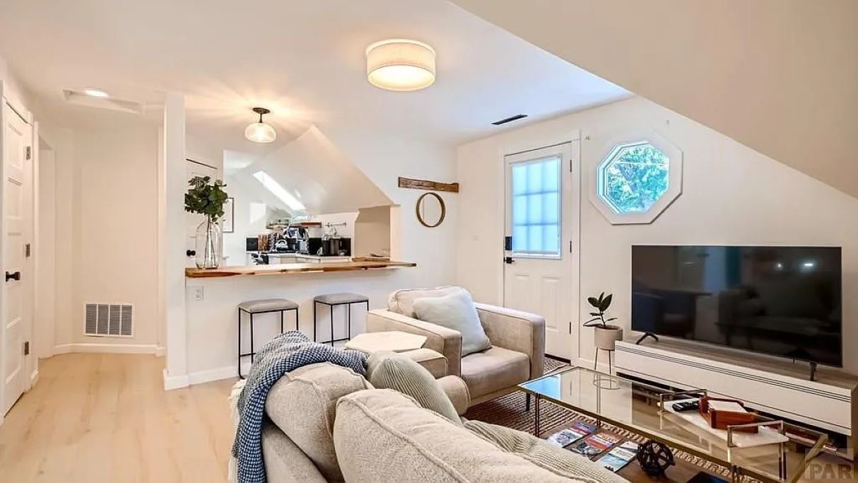 Photo of Livingroom in Pleasant Valley