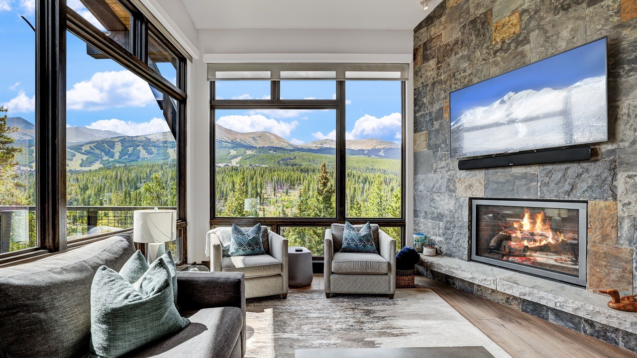 Photo of Livingroom in Peak 8
