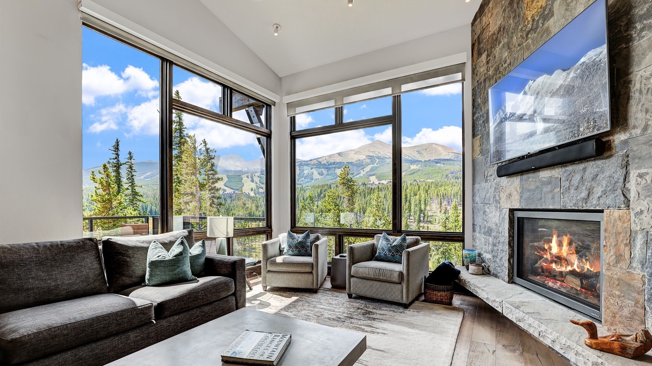 Photo of Livingroom in Peak 8