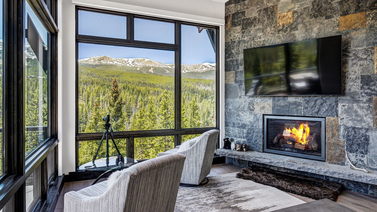 Photo of Livingroom in Peak 8