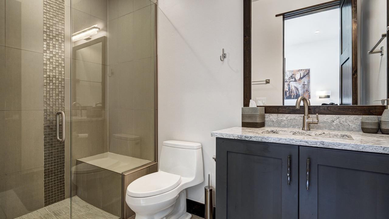 Photo of Bathroom in Peak 8