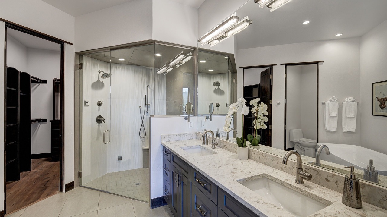 Photo of Bathroom in Peak 8