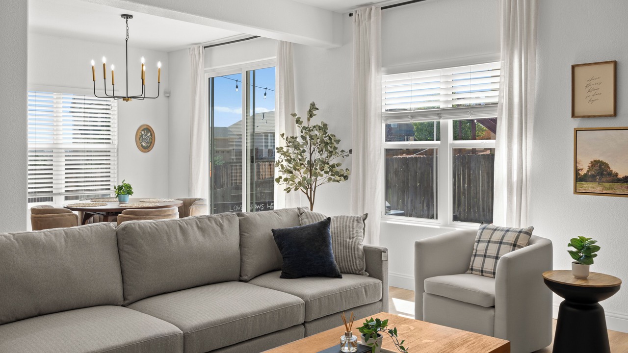 Photo of Livingroom in Security-Widefield