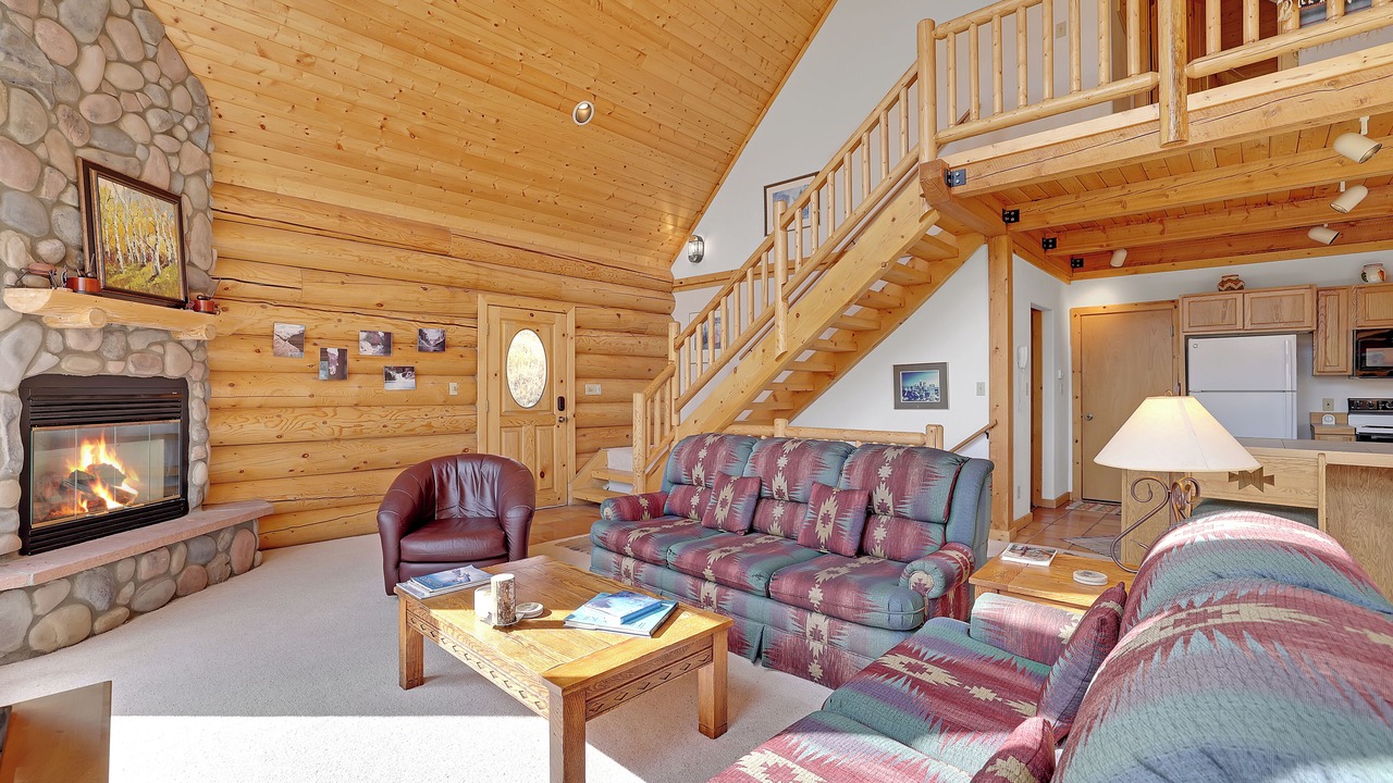 Photo of Livingroom in Three Peaks