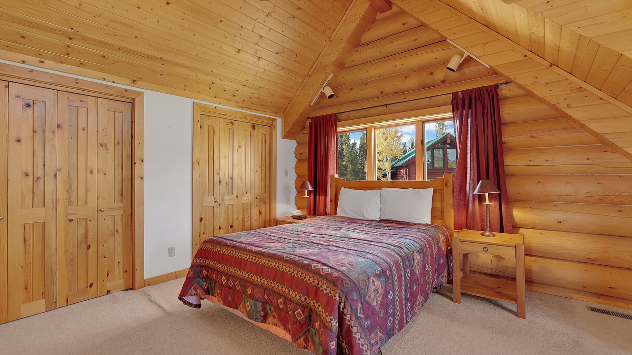 Photo of Bedroom in Three Peaks