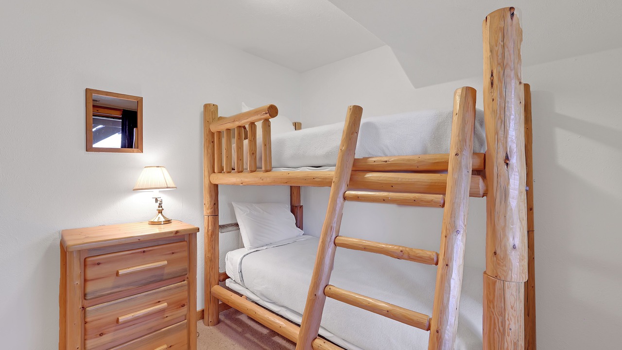 Photo of Bedroom in Three Peaks