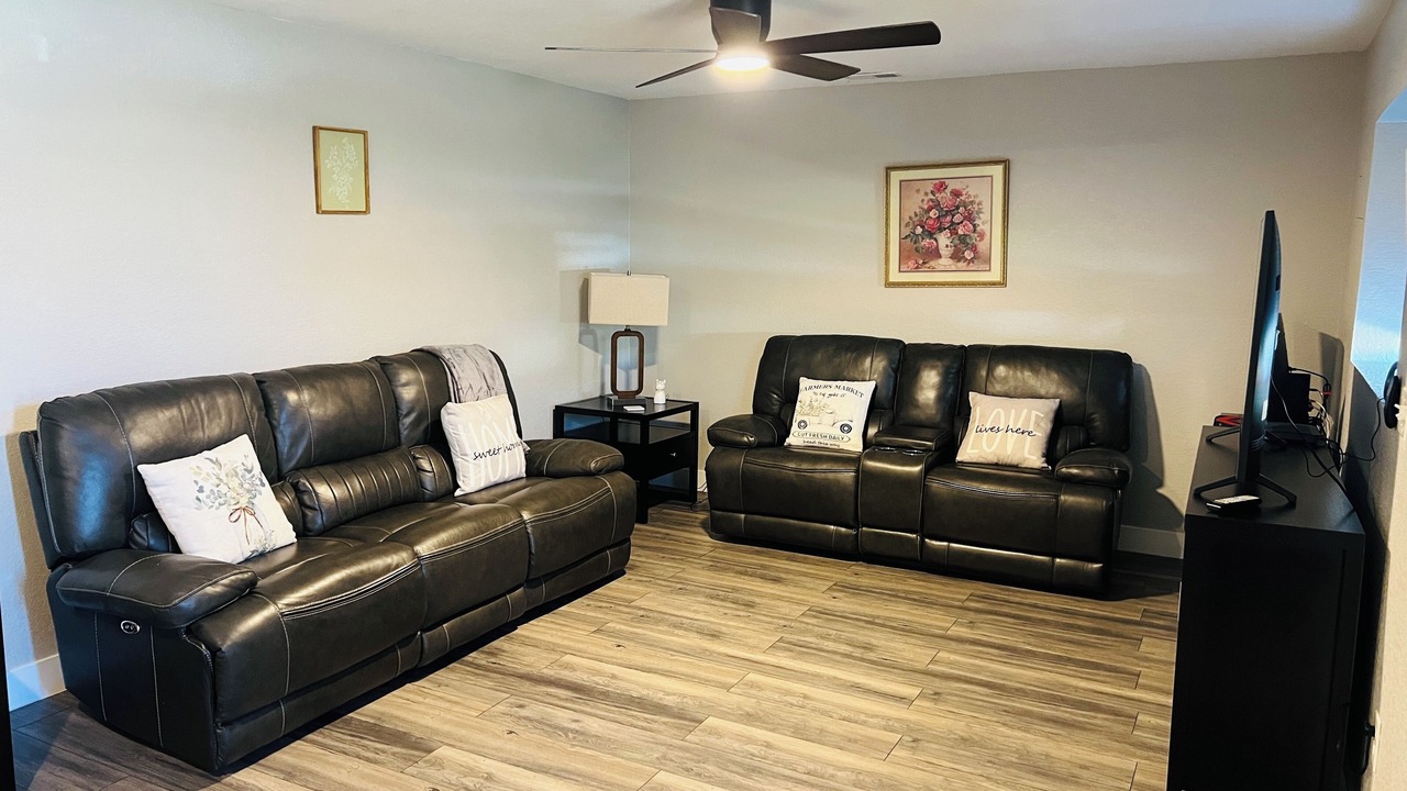 Photo of Livingroom in Dupont