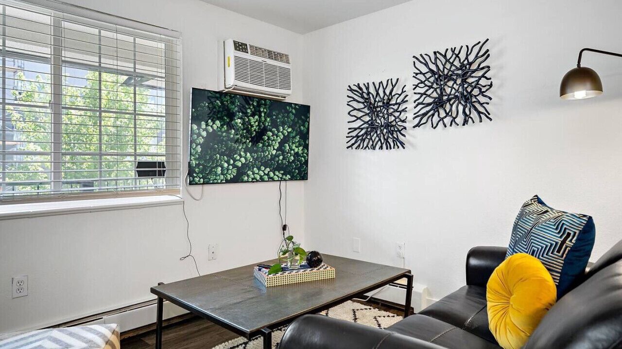 Photo of Livingroom in Englewood