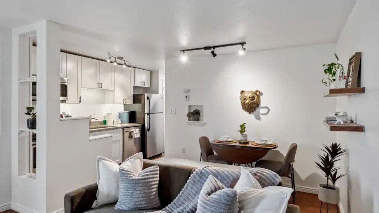 Photo of Livingroom in Englewood