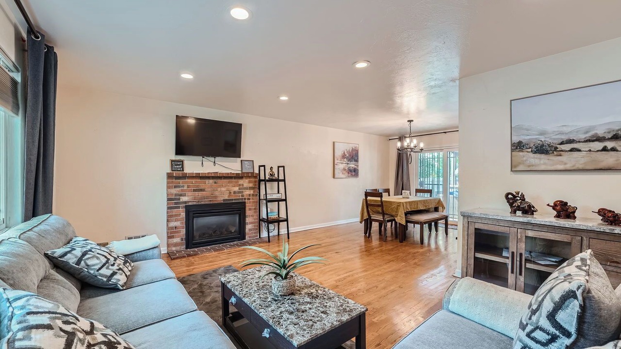Photo of Livingroom in Thornton