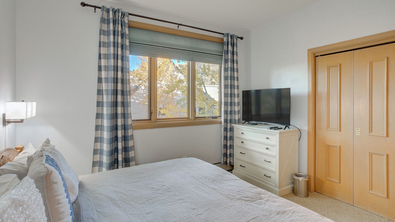 Photo of Bedroom in Highlands Townhomes