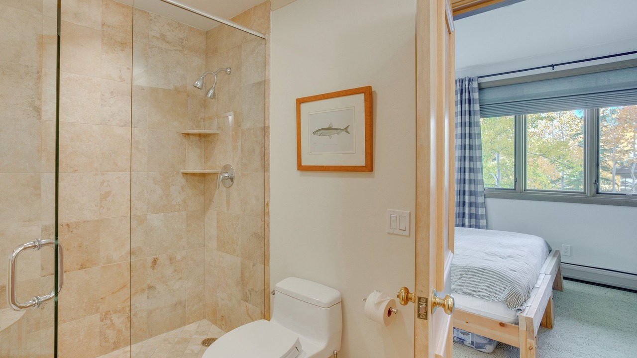 Photo of Bathroom in Highlands Townhomes