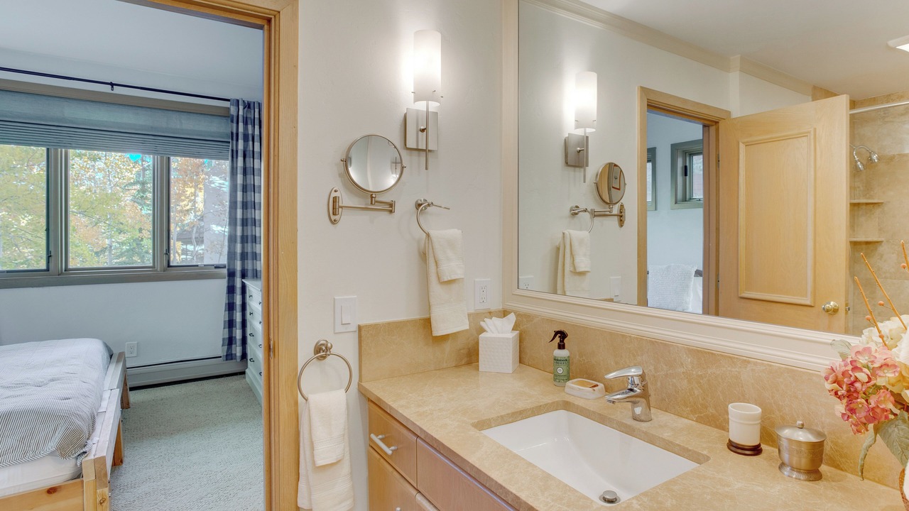 Photo of Bathroom in Highlands Townhomes