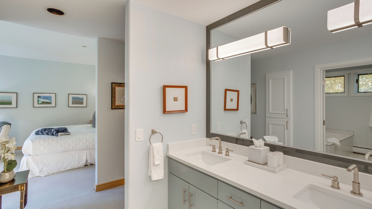 Photo of Bathroom in Highlands Townhomes