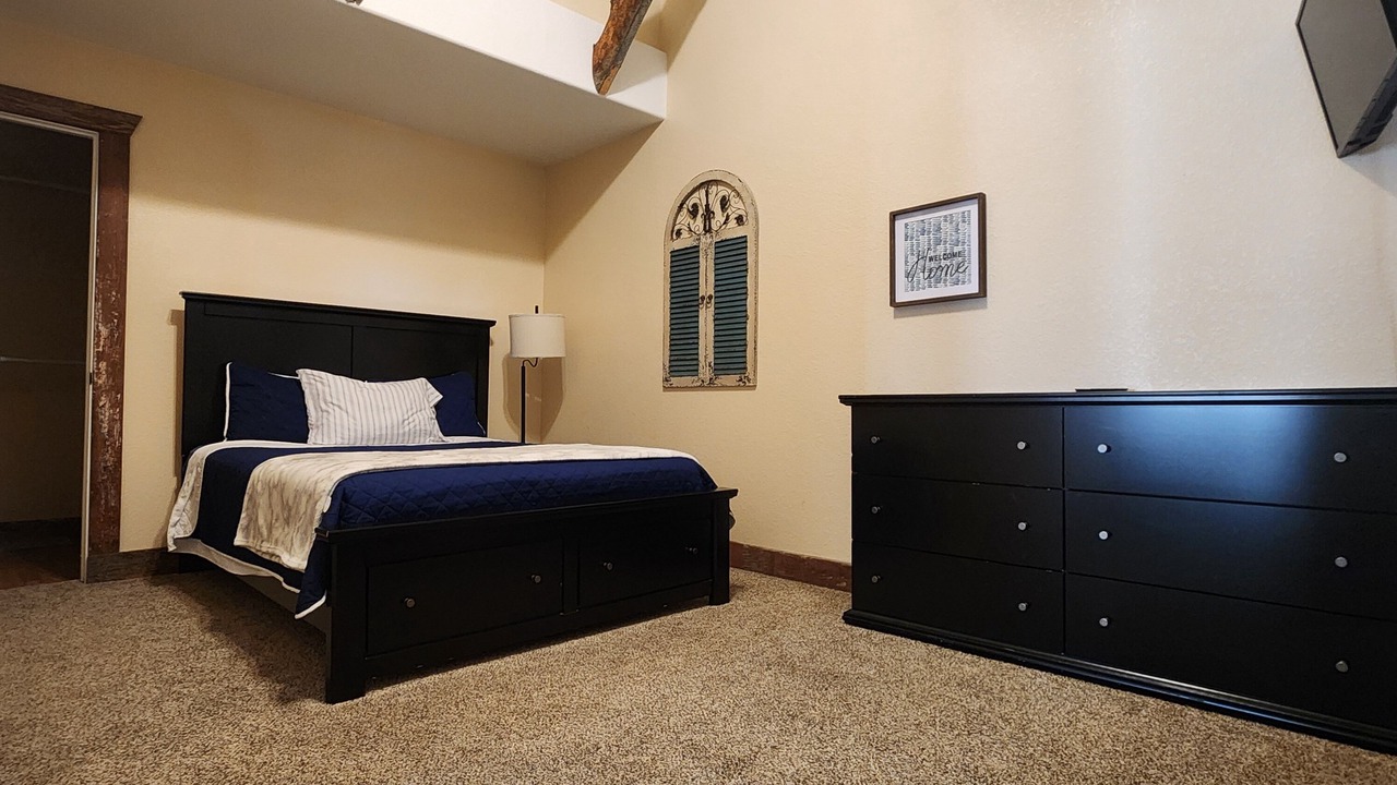 Photo of Bedroom in Crowley County
