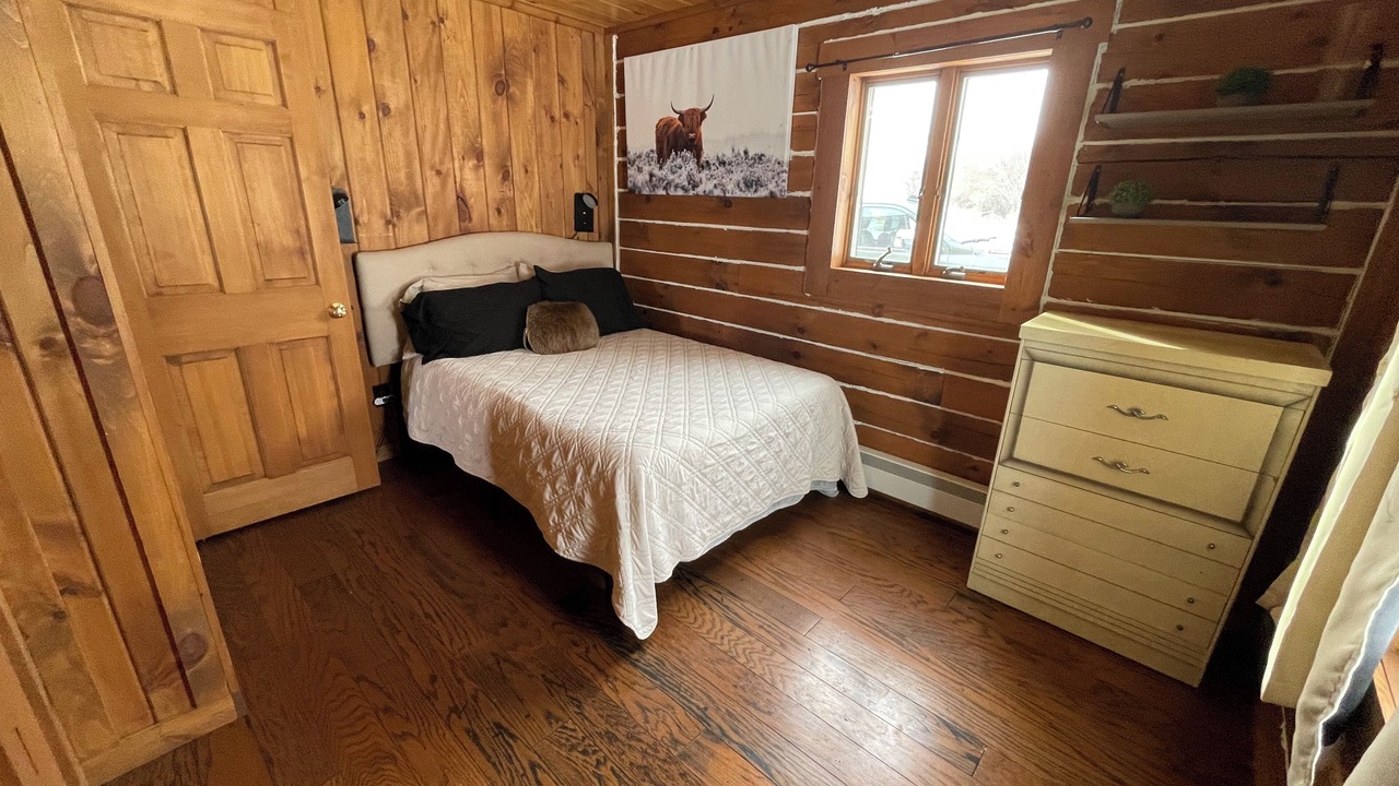 Photo of Bedroom in Burns