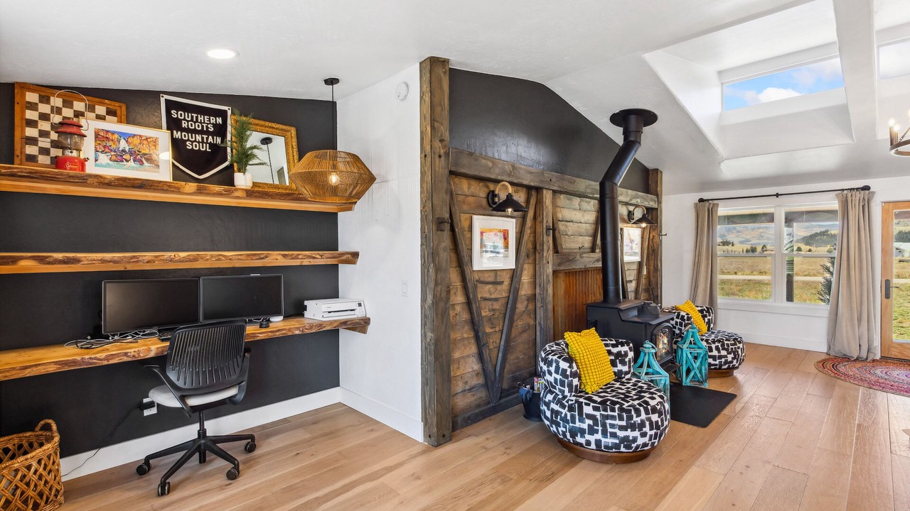Photo of Livingroom in Creede